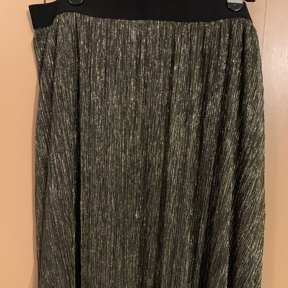 Ava & Viv Dresses & Skirts - HOLIDAY SALE! Sparkly black and gold skirt 1X NWT